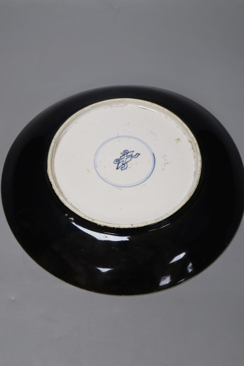 A rare Chinese mirror black glazed circular dish, Kangxi period, diameter 28cm